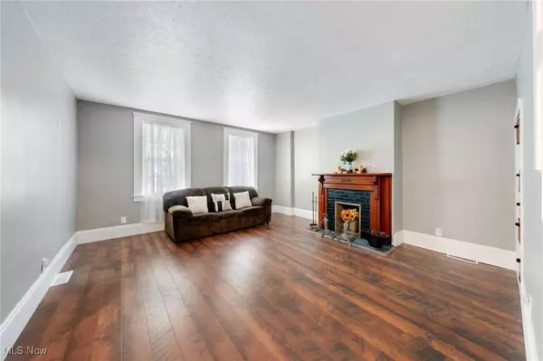 6813 W Clinton AVE, Cleveland, OH 44102