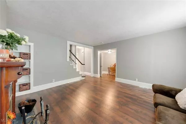 6813 W Clinton AVE, Cleveland, OH 44102