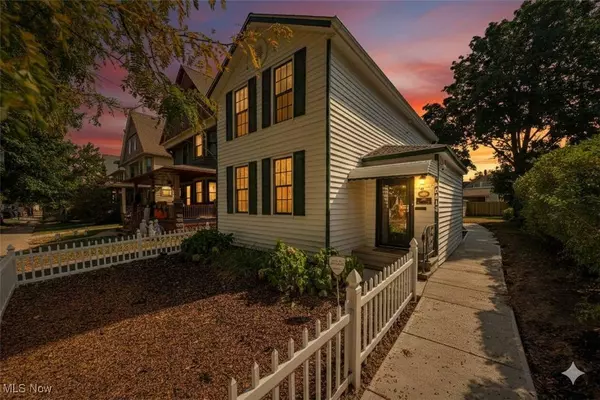 6813 W Clinton AVE, Cleveland, OH 44102