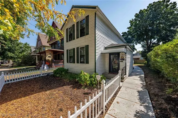 6813 W Clinton AVE, Cleveland, OH 44102