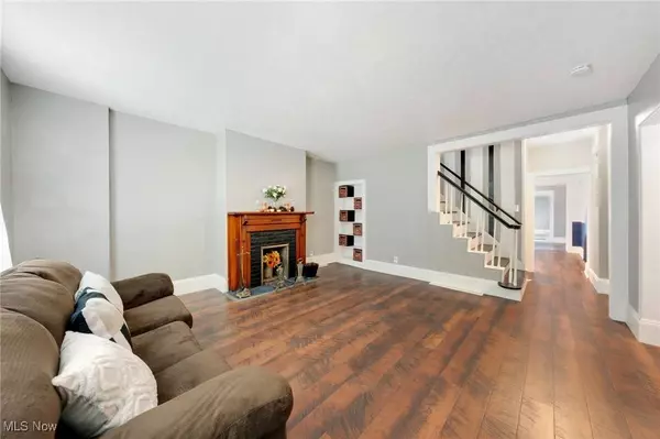 6813 W Clinton AVE, Cleveland, OH 44102