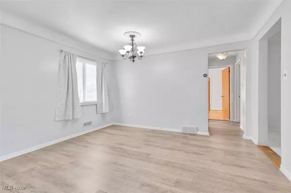 8221 Pelham DR, Parma, OH 44129