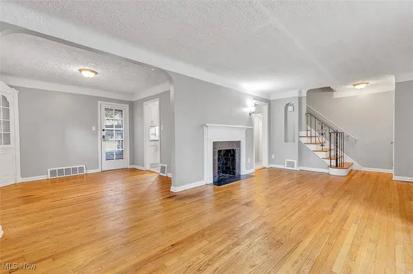 1195 Oxford RD, Cleveland, OH 44121