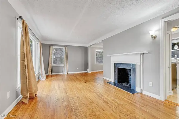 1195 Oxford RD, Cleveland, OH 44121