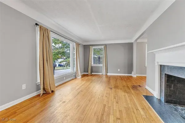 1195 Oxford RD, Cleveland, OH 44121