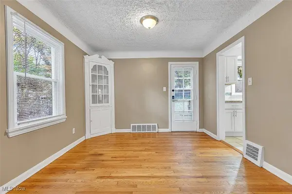 1195 Oxford RD, Cleveland, OH 44121