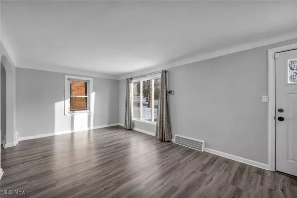 5194 Homewood AVE, Maple Heights, OH 44137