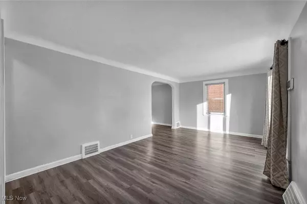 5194 Homewood AVE, Maple Heights, OH 44137