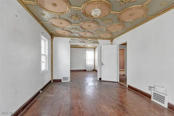 4370 Rocky River DR, Cleveland, OH 44135