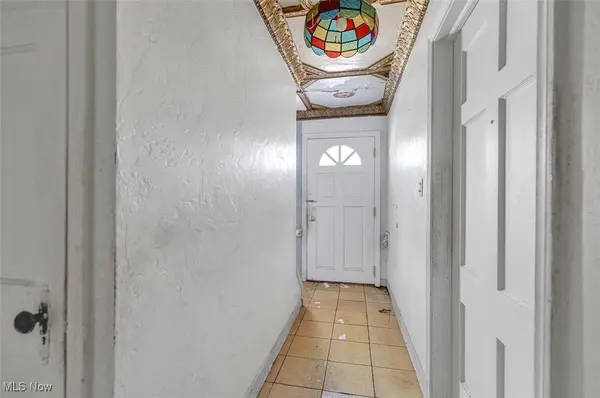 4370 Rocky River DR, Cleveland, OH 44135