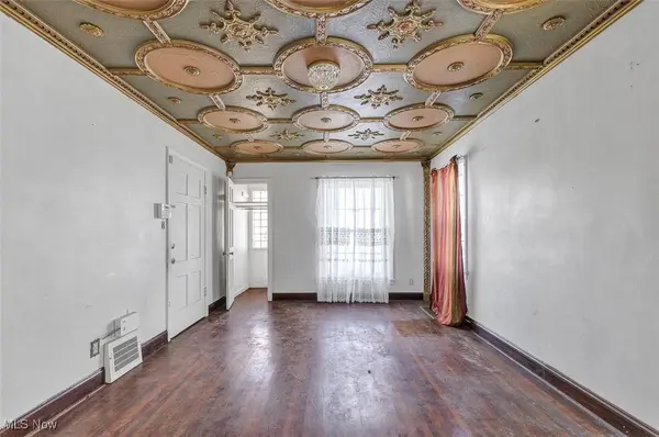 4370 Rocky River DR, Cleveland, OH 44135