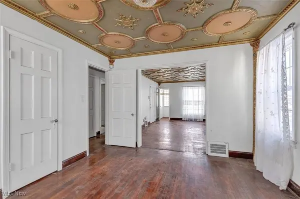 4370 Rocky River DR, Cleveland, OH 44135