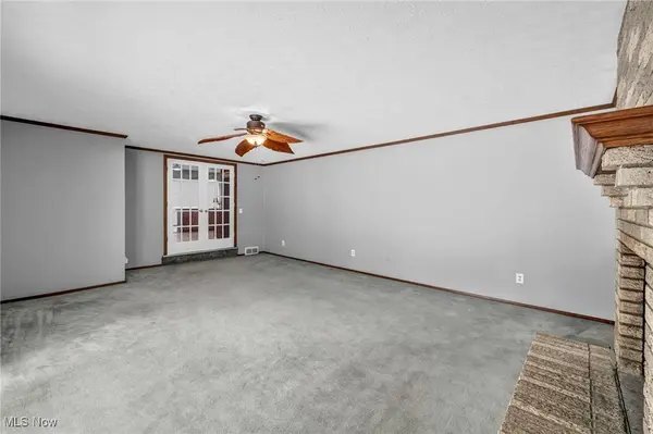 5770 N Crossview RD, Seven Hills, OH 44131