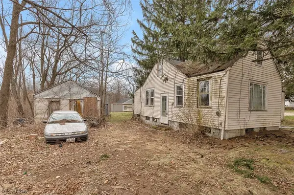 229 W 130th ST, Hinckley, OH 44233