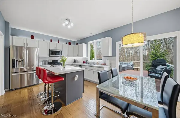 313 Wilmington DR, Broadview Heights, OH 44147