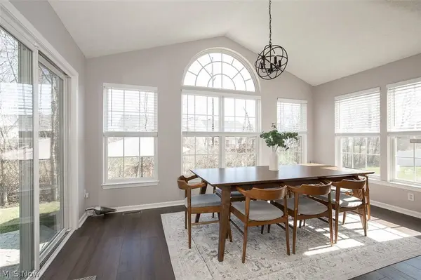 887 Woodfield LN, Brunswick, OH 44212