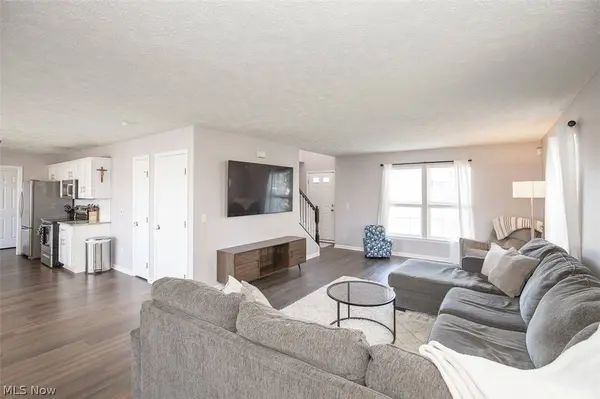 887 Woodfield LN, Brunswick, OH 44212