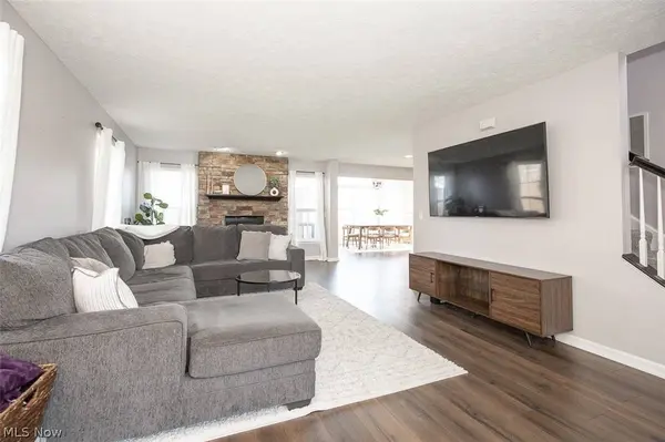 887 Woodfield LN, Brunswick, OH 44212