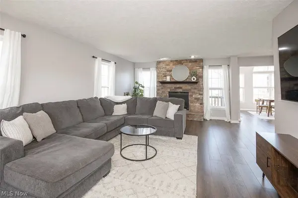 887 Woodfield LN, Brunswick, OH 44212