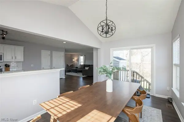 887 Woodfield LN, Brunswick, OH 44212