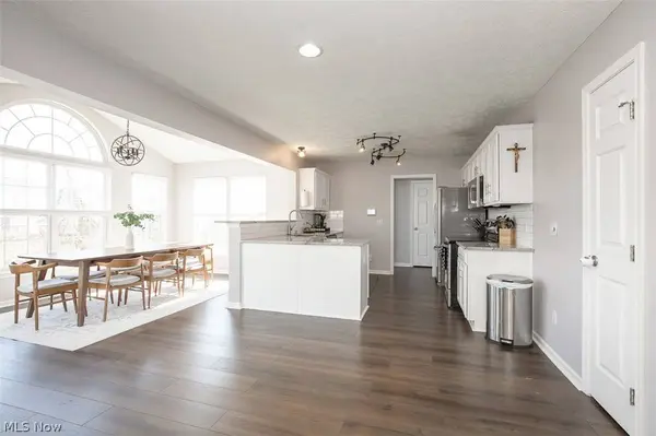 887 Woodfield LN, Brunswick, OH 44212