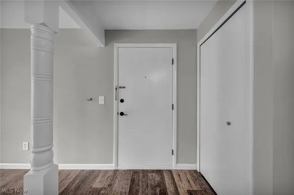 8583 N Akins RD #202, North Royalton, OH 44133