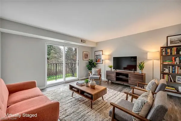 8583 N Akins RD #202, North Royalton, OH 44133