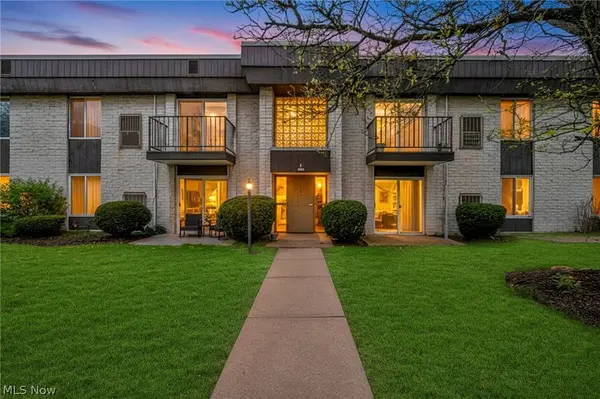 8583 N Akins RD #202, North Royalton, OH 44133