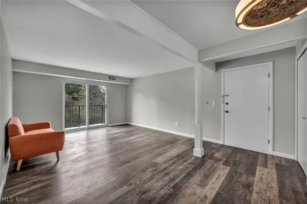 8583 N Akins RD #202, North Royalton, OH 44133