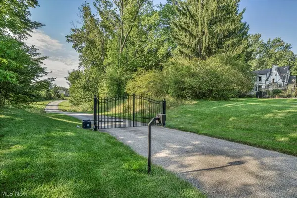 6610 E Wallings RD, Brecksville, OH 44141