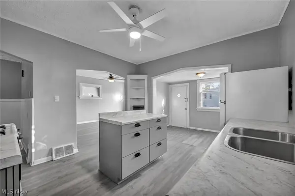 2407 Mira CT, Cleveland, OH 44109