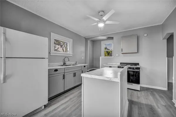 2407 Mira CT, Cleveland, OH 44109