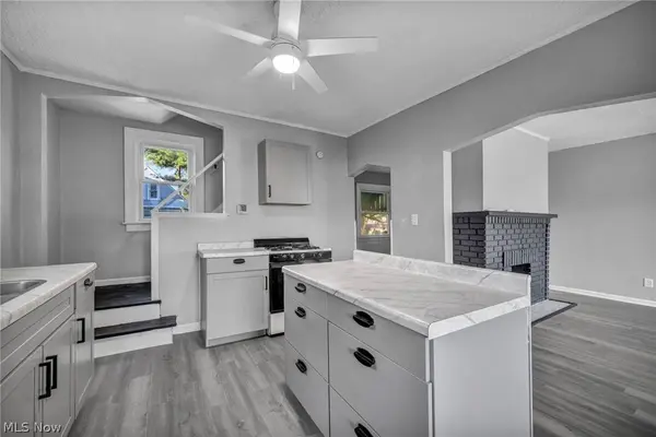 2407 Mira CT, Cleveland, OH 44109