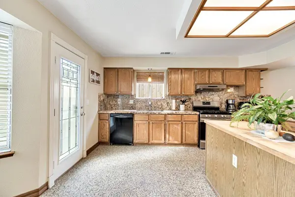 73 Devon DR, Lemoore, CA 93245