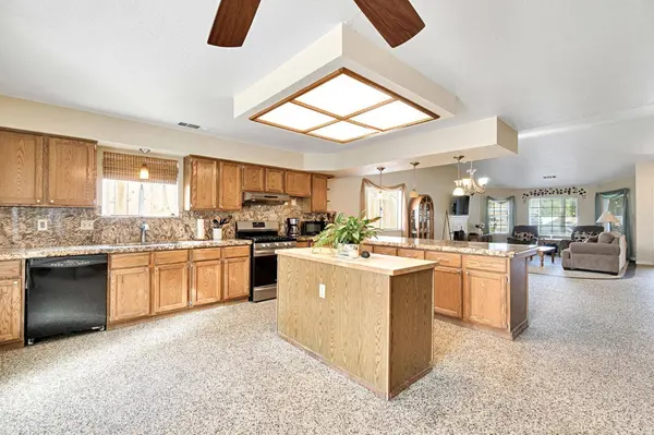73 Devon DR, Lemoore, CA 93245