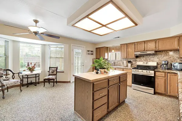 73 Devon DR, Lemoore, CA 93245