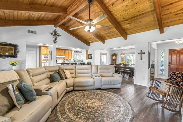 1405 Lincoln LN, Lemoore, CA 93245