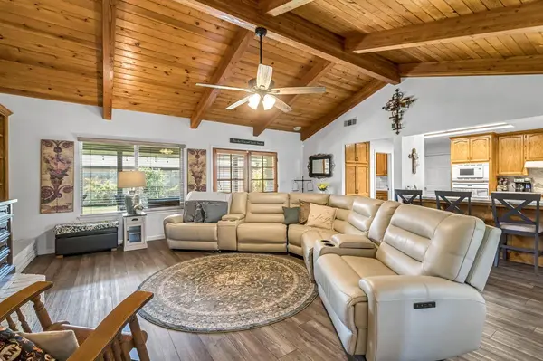 1405 Lincoln LN, Lemoore, CA 93245