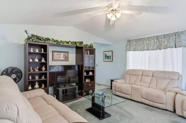 900 Ross ST #1, Crossfield, AB T0M 0S0