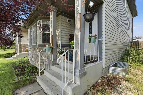 92 Arbour Meadows Close NW, Calgary, AB T3G 5J4