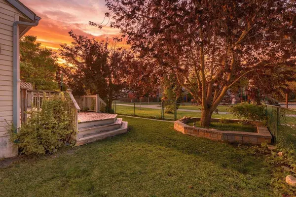 25 Arbour Ridge PARK NW, Calgary, AB T3G 4C4