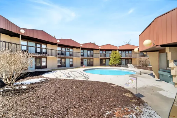 1221 S Van Dyke Rd #2c, Appleton, WI 54914-8850