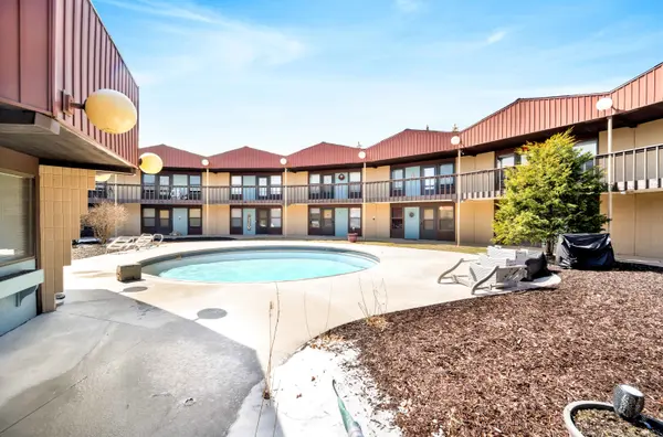 1221 S Van Dyke Rd #2c, Appleton, WI 54914-8850