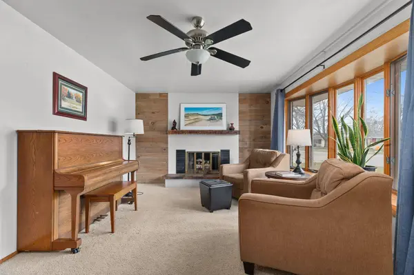 2013 S HENRY ST, Neenah, WI 54956