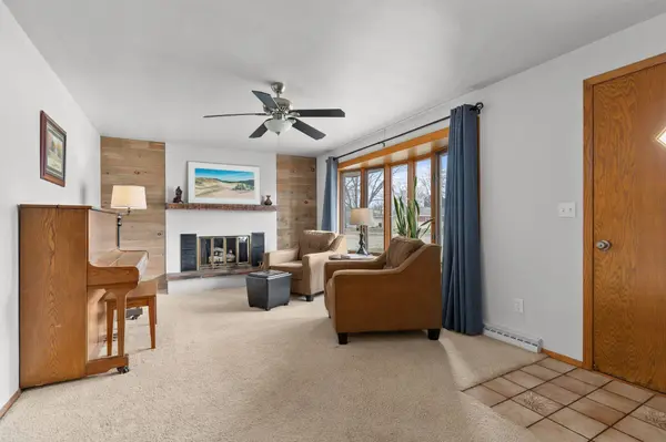 2013 S HENRY ST, Neenah, WI 54956