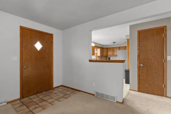 2013 S HENRY ST, Neenah, WI 54956