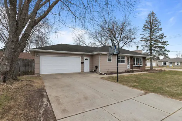 2013 S HENRY ST, Neenah, WI 54956