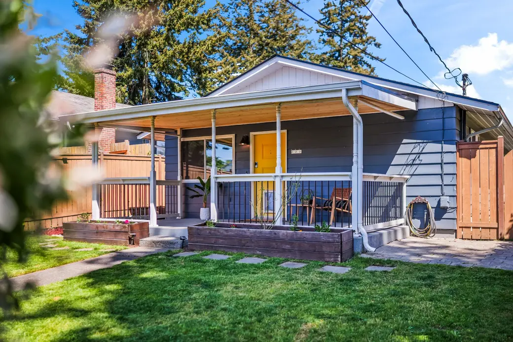 Proctor Proximity without Proctor Pricing. You'll Love This North Tacoma Opportunity!