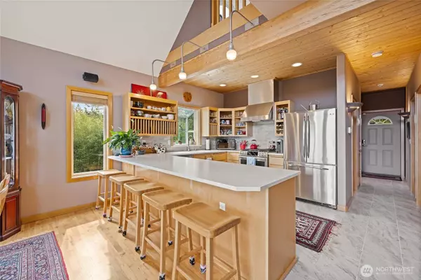 290 Chippewa Trail, Fox Island, WA 98333