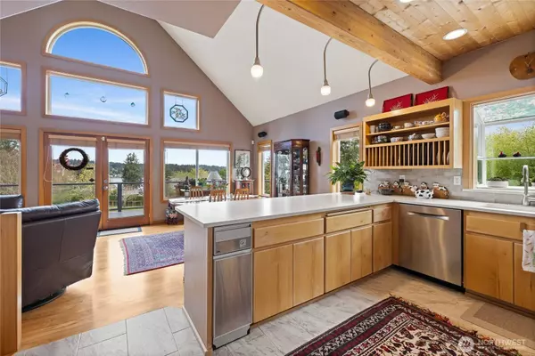 290 Chippewa Trail, Fox Island, WA 98333